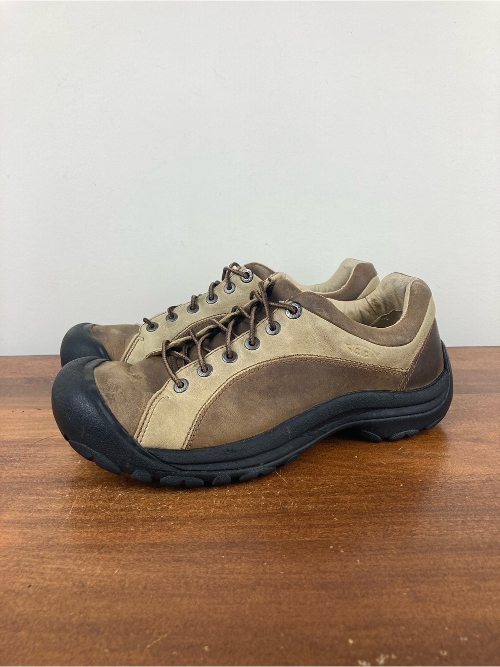 KEEN Brown Leather Lace Up Oxford Hiking Walking Shoes 1107 Women’s Size 10.